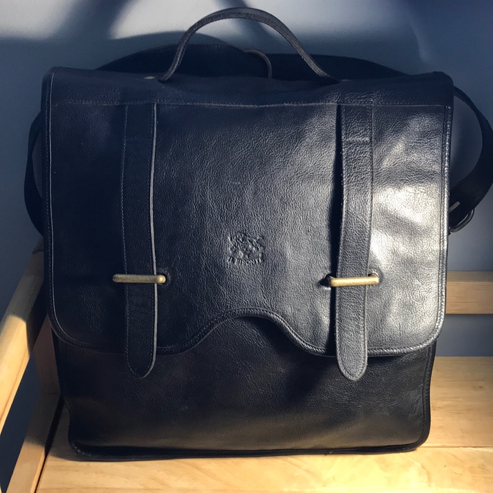 IL BISONTI Vintage Cowhide Leather Backpack